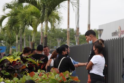 Los deudos llegaron a la morgue para retirar los cadáveres.