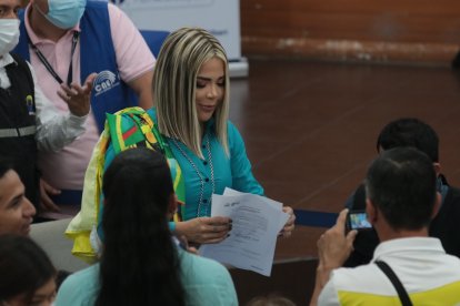 Mafer firmó el documento en el que acepta la candidatura.