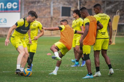 Barcelona ha venido entrenando con normalidad, pensando en Universidad Católica.