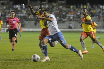 En el duelo de cuartos de final de la Copa Ecuador, 9 de Octubre eliminó a Aucas.