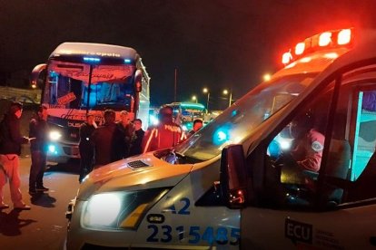 Los Bomberos de Mejía acudieron al sitio del crimen.