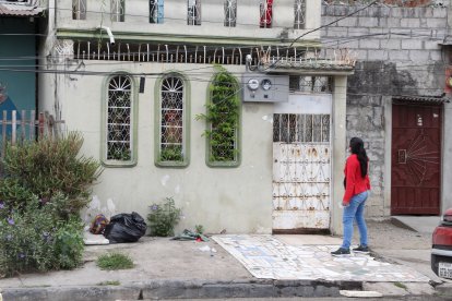 En este portal estaban Natalia Rojas Pérez, Jeffri Burbano Pérez, Jaime Tovar Pérez y Ángelo Suárez Vera cuando fueron baleados.