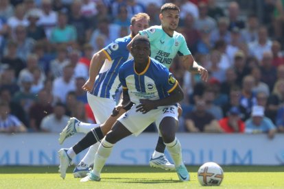 El volante ecuatoriano Moisés Caicedo fue elegido el mejor jugador del partido entre Brighton y Newcastle.
