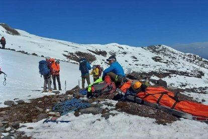 Los escaladores sufrieron una caída de unos 60 metros.