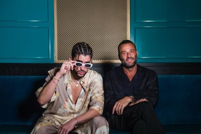 "Un Conejo y un Groot entran en un bar", fue lo que escribió el empresario en esta foto que compartió en su cuenta de Instagram.