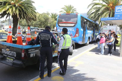 La señora quedó herida después de ser embestida por la unidad.