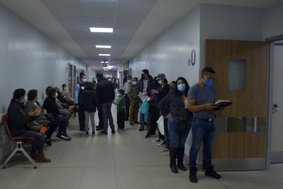 En el IESS Quito Sur se mantienen 10 ventanillas para agendar citas médicas.