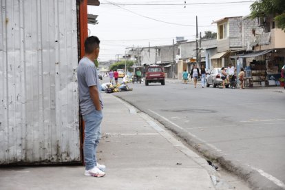 El artefacto fue descubierto por lugareños en la cooperativa Julio Potes, del Guasmo, en el sur porteño.