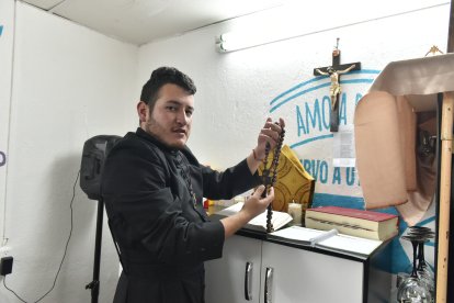 Jesús Najera dice que su misión es servir y que las acusaciones que le hacen son porque él no cobra.