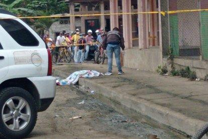 El hombre recorría en un triciclo con frutas cuando fue ejecutado a tiros.