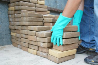 La droga estaba en una embarcación en la que los ocho sospechosos se transportaban.