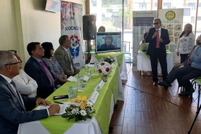 Durante la rueda de prensa de presentación, Bolívar Ruiz (d) recordó a su amigo Maradona Ordóñez, cuyo nombre recibirá la tercera edición del torneo.
