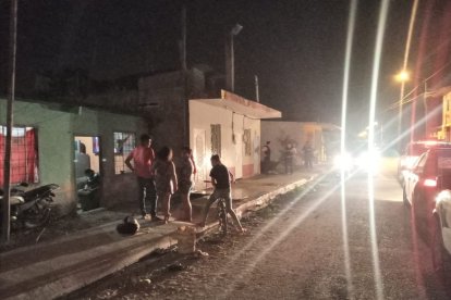 Las dos víctimas fueron atacadas mientras se movilizaban en una moto.