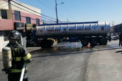 Un tramo de la vía Maldonado fue cerrada hasta que atiendan la emergencia.