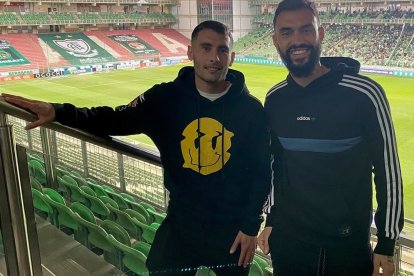 Emmanuel Martínez (i) y Gonzalo Mastriani fueron vendidos por Barcelona al América Mineiro de Brasil.