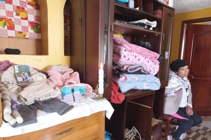 En Cotopaxi, la familia esperan por los cuerpos de madre, hija y la prima.