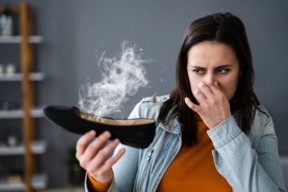 El bicarbonato puede disminuir el mal olor en los pies.