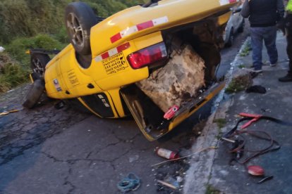 El auto se habría volcado con el atacante adentro.