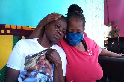 Mónica Medina no encuentra consuelo ante la muerte de su hija, Roxana Montaño.