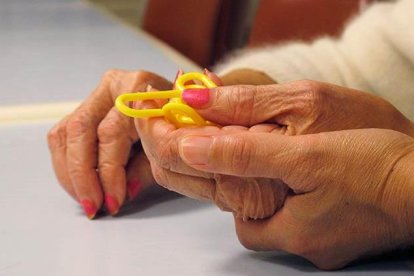 La estimulación cerebral eléctrica mejora la memoria de los mayores