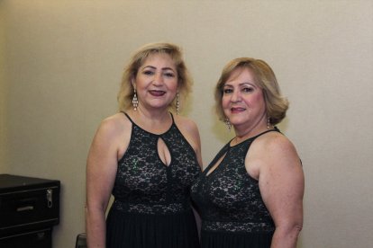 Tenían solo 5 años cuando su mamá, quien era cantante aficionada, les inculcó el  amor por la música nacional.