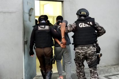 De los tres detenidos, dos son ecuatorianos y uno venezolano.