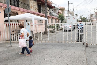 Los barrios se encierran por la inseguridad y las familias no tienen muchas opciones de distracción.