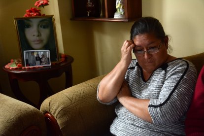 La madre de la víctima  espera que encuentren pronto al sospechoso. Para ella todavía no ha terminado el luto de la muerte.