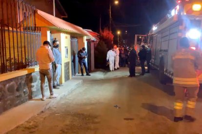 La noche del martes 23 de agosto de 2022, un pariente que pasaba por la casa de la víctima vio a unos tipos sacando muebles.