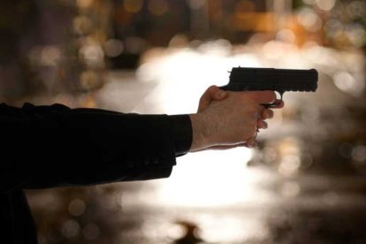 Los tres cadáveres quedaron sobre la calzada.