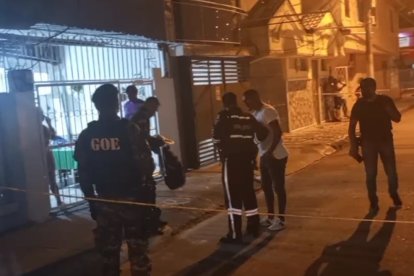 Sicario dispara por error a su compinche en Esmeraldas