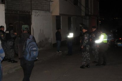 Personal de Dinased y Criminalística revisaron el sector y buscaron indicios del hecho.