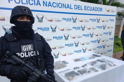 Los detenidos y las evidencias fueron presentados en una rueda de prensa.