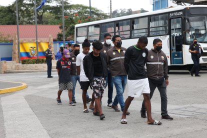 Los detenidos fueron puestos a órdenes de las autoridades. Se les encontró varias evidencias.