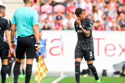 El zaguero ecuatoriano Piero Hincapié se fue expulsado a los 77 minutos.