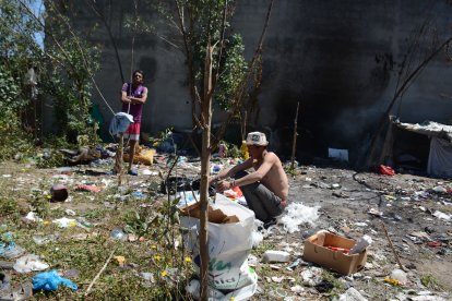 Dos hombres que ocupan el espacio dicen que son inofensivos  y que más bien han correteado a los ‘choros’.