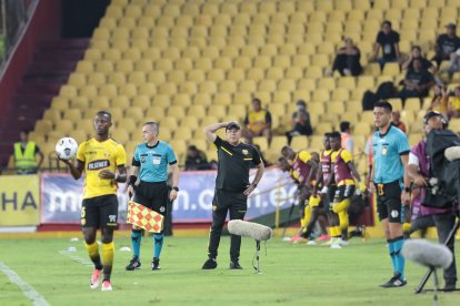 Jorge Célico entrenador de Barcelona, no sabe que mismo pasa en el equipo.