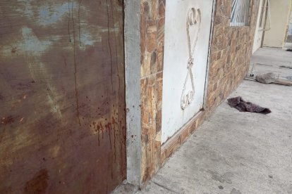 Los individuos llegaron en un vehículo y empezaron atacar a un grupo de personas que libaba en un callejón del Guasmo.