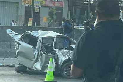 Familiares de la pequeña contaron que el vehículo de la madre habría sufrido un desperfecto y, cuando alguien trataba de ayudarlos, ocurrió el percance.