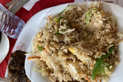 Arroz con pollo versión Catar... una ricura con tinte ecuatoriano.