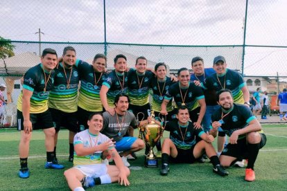 Promo 33, campeón de exalumnos 
del colegio San Agustín.