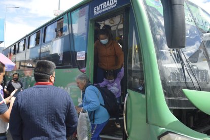 El alza de pasajes tomó por sorpresa a quienes utilizan a diario este servicio.