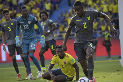 Félix Torres no podrá estar en los amistosos con Ecuador, que se darán en septiembre.