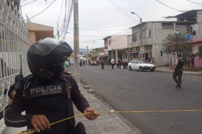 De acuerdo a los registros policiales, la víctima habría registrado prontuario delictivo por tenencia ilegal de armas, homicidio y robo.