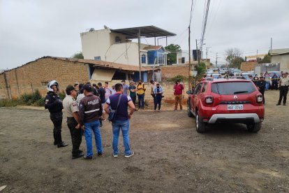 En Manabí, los pistoleros esperaban la salida de la fémina de la entidad educativa y le descargaron una ráfaga de tiros en el interior de un vehículo.