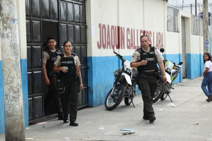 El 23 de agosto, gendarmes fueron a las calles 48 y Chambers a confirmar si había un artefacto explosivo en una escuela. Resultó ser falsa alarma.