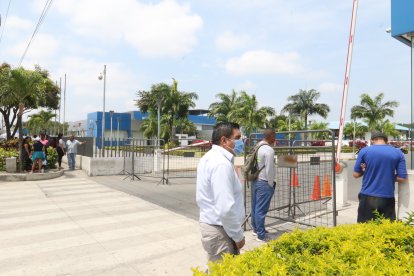 El cadáver de la mujer fue trasladado al Laboratorio de Criminalística y Ciencias Forenses.