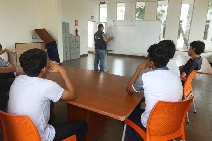 En uno de los centros de tratamiento estatales en la urbe reciben a chicos de 12 a 17 años.