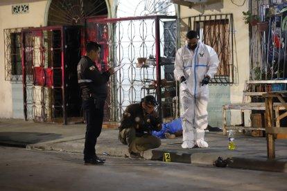 El fallecido, cuya ‘chapa’ era Tonny tendría un antecedente. Él se encontraba con sus amigos al momento del tiroteo.