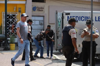 Criminalística realizó el levantamiento del cadáver en el cantón Durán.